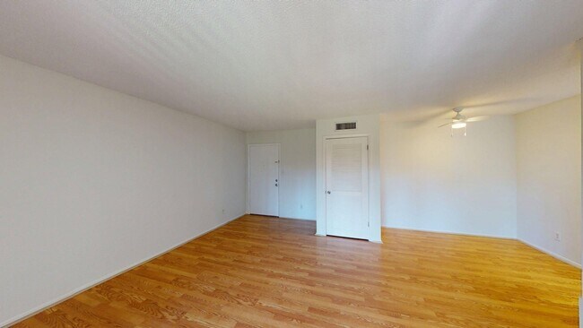 Photo - 1BR/ 1BA Condo In Springwood   ** Water In... Unit D