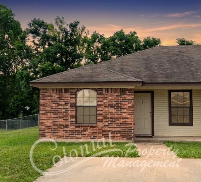 Building Photo - 315 Janelle Dr Unit B