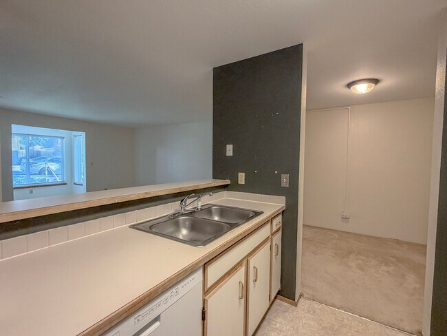 Photo - 975 Aberdeen Ave NE