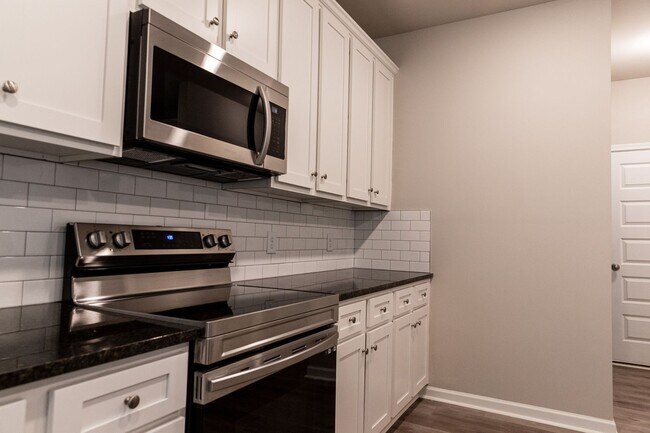 Photo - 4 Bed 2.5 Bath home in Calhoun!