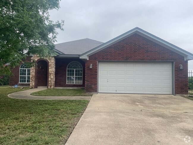Building Photo - 4 BEDROOM, EASY COMMUTE Rental