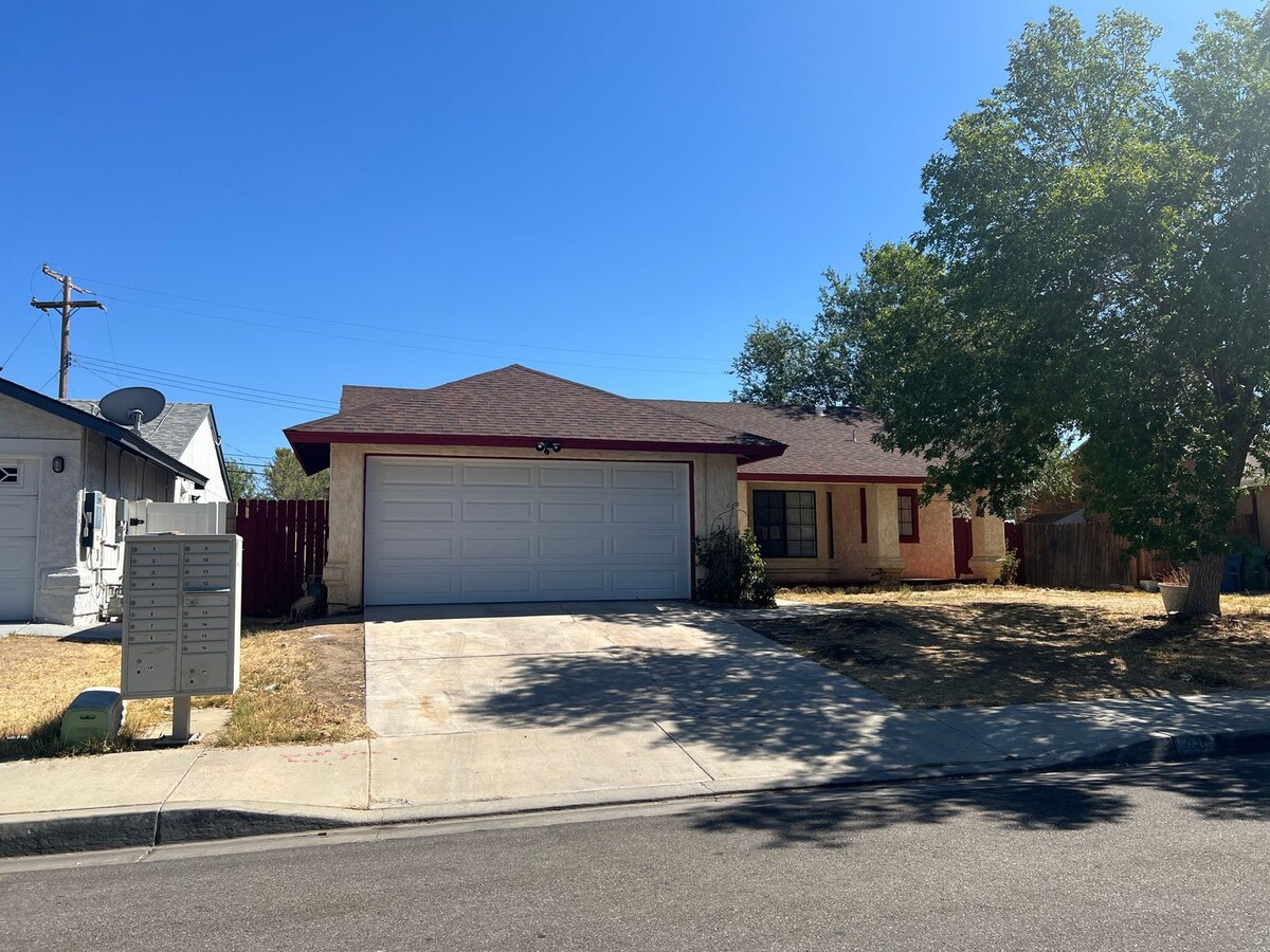 West Lancaster 3 Bedroom Home - West Lancaster 3 Bedroom Home
