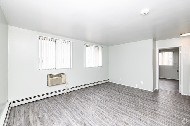 2BR, 1BA - 1000SF - Living Room
