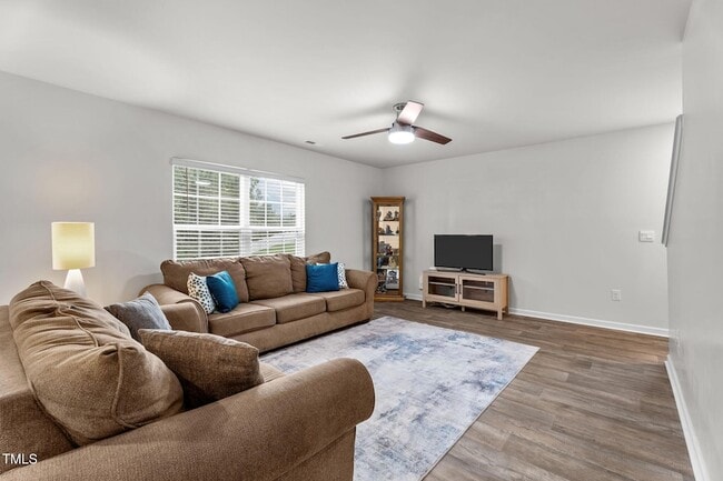 Photo - 132 Rockfall Wy