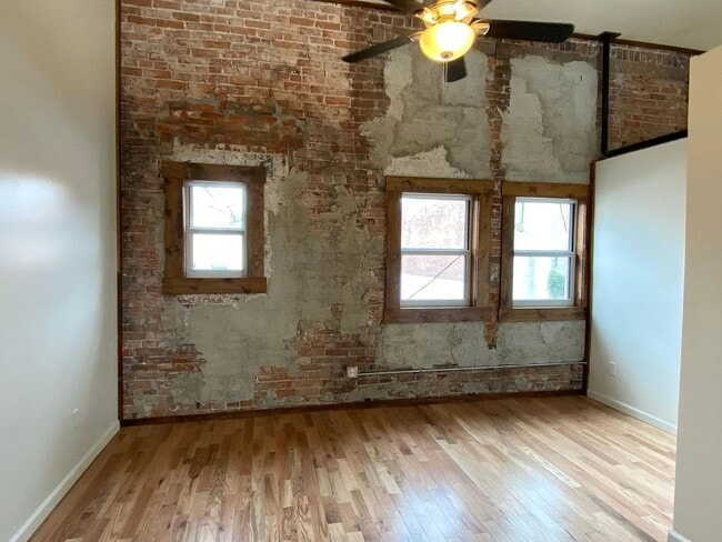 Photo - 114 E Harrison St Unit 114 EAST HARRISON APT 2