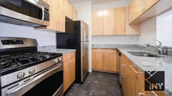 102 W 27th St Unit 27C