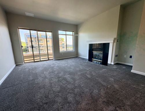 Building Photo - Top-Floor Corner 2BR with Lake Union Views + Garage Parking Included!