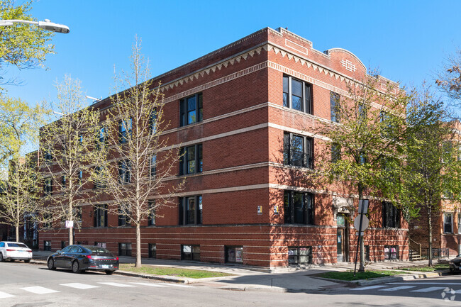 Building Photo - 2053 W Iowa St Rental