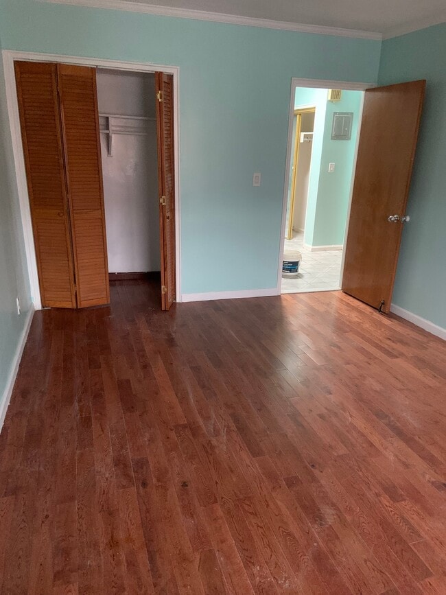 Building Photo - 51-24 Manilla St