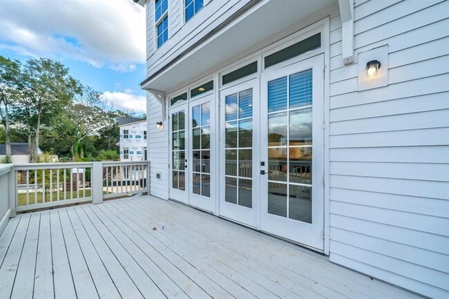 Photo - 42 Becker Pl NW