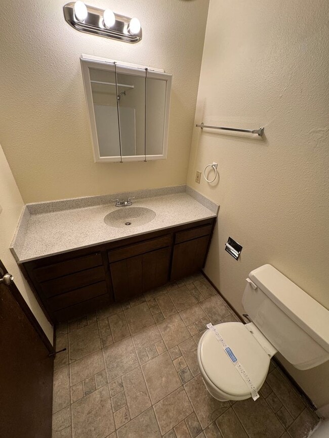 Photo - (HMA) Lancaster Fourplex - 1 Bedroom / 1 Bathroom w/ Carport Unidad 3232-1