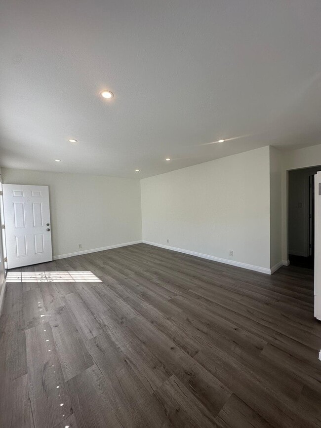 Photo - 16121 Clark Ave Unidad 2