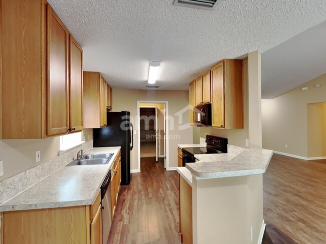 Photo - 14028 Crestwick Dr W