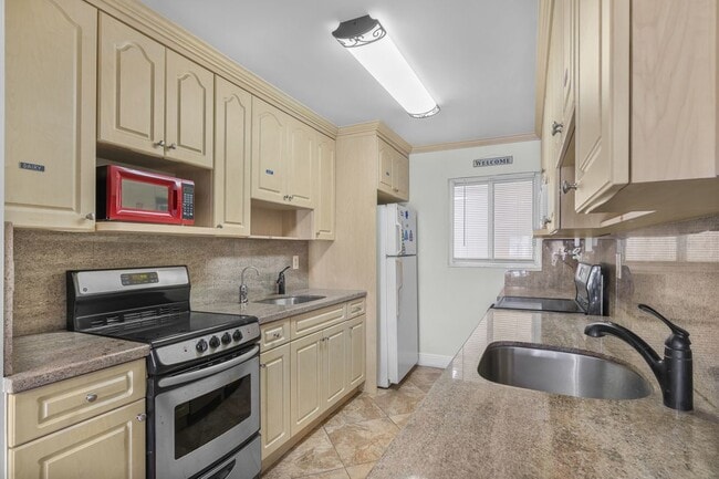 Photo - 4141 Collins Ave