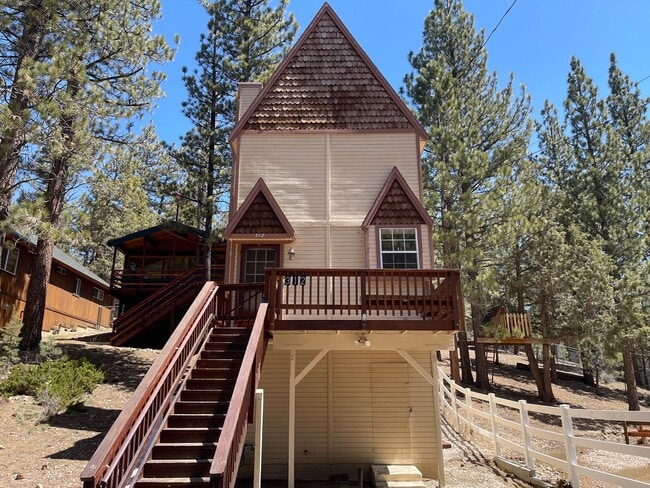 Building Photo - Beautiful 2 Bedroom 2 Bathroom in Big Bear City with Large Backyard