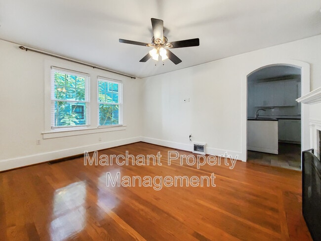 Photo - 111 W Hillcrest Dr