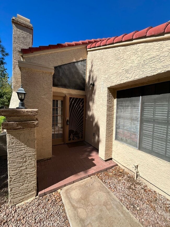 Photo - 3 Bedroom Townhome in the Dartmouth Trace Community Near N Dobson Rd and W University Dr!