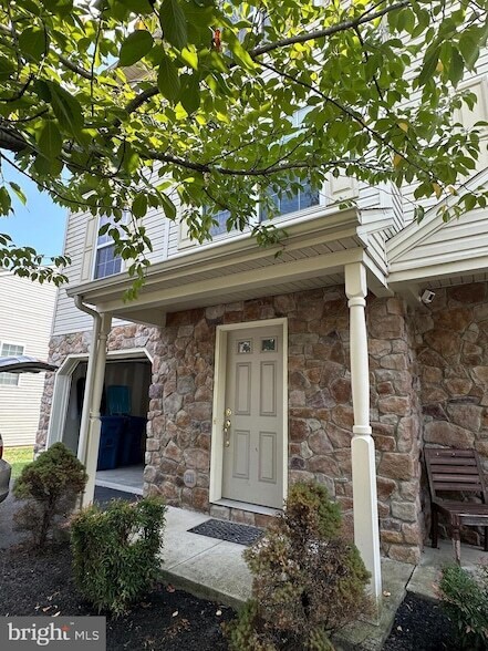 Photo - 184 Mapleton Dr Townhome