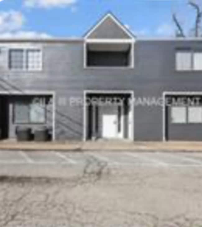 Photo - 1505 W 25th Ct House