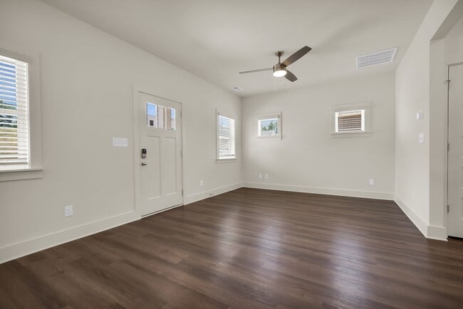 Photo - One Bedroom Cottage with Fenced Backyard!