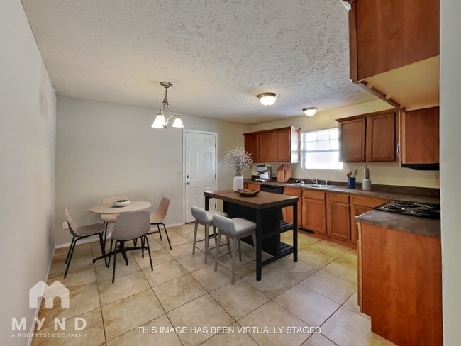 Photo - 615 S Mahn Ave