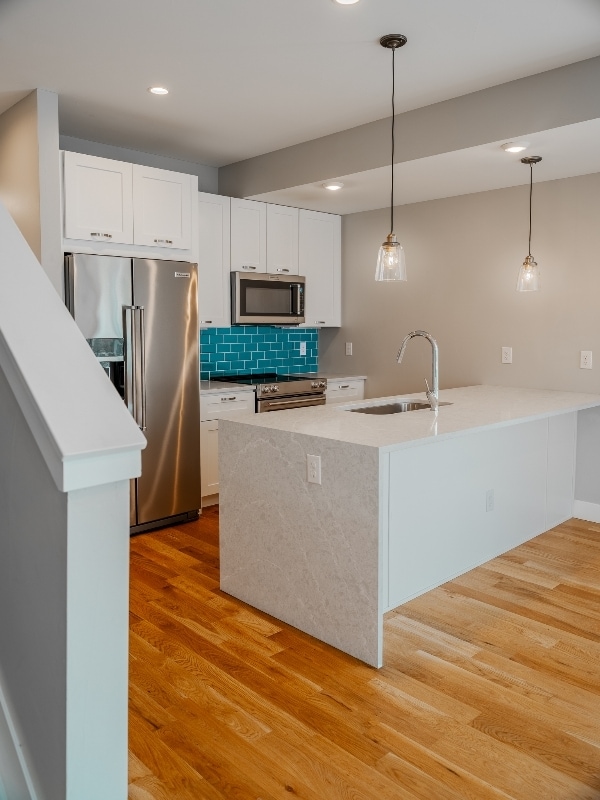 Photo - 1272 Yates St