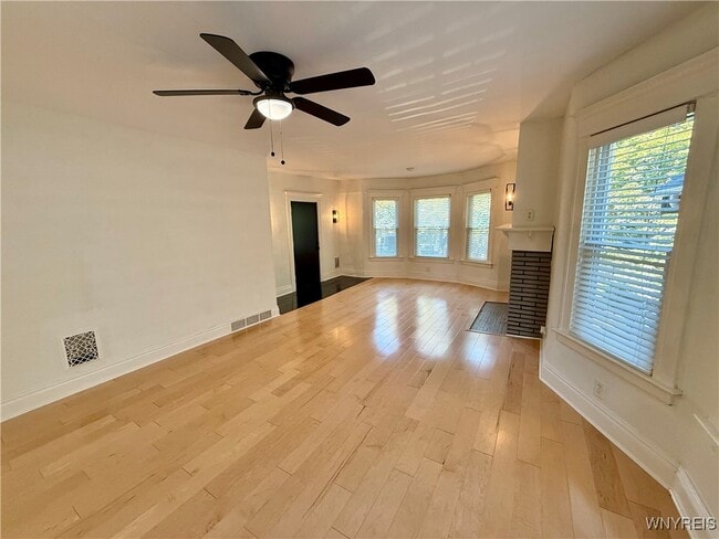 Photo - 95 Inwood Pl