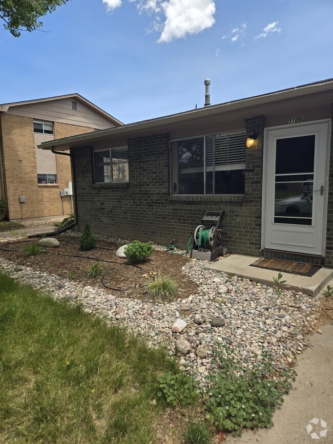 Building Photo - 1706 Larch St Rental
