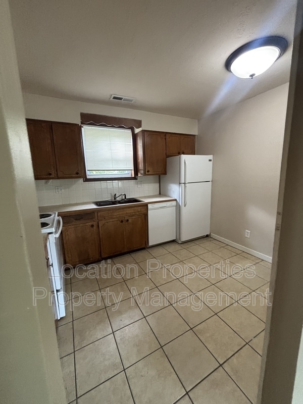 Photo - 2428 Cedarwood Ave
