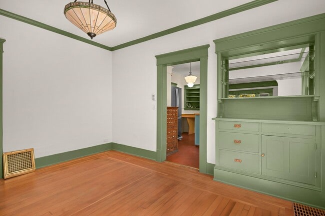 Photo - Charming, Warm, and Welcoming, Your Sunnyland Escape Awaits!