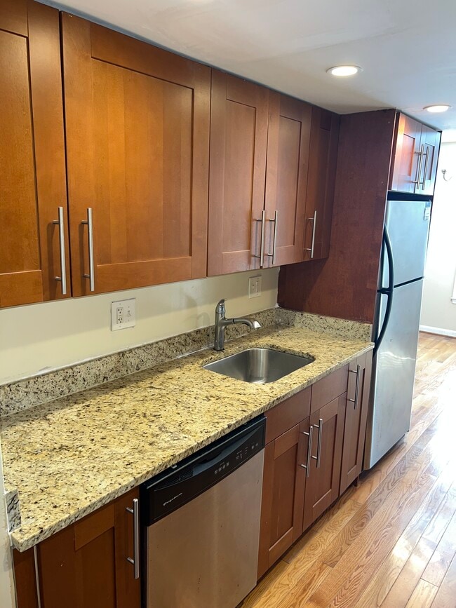 Photo - 2136 Catskill St