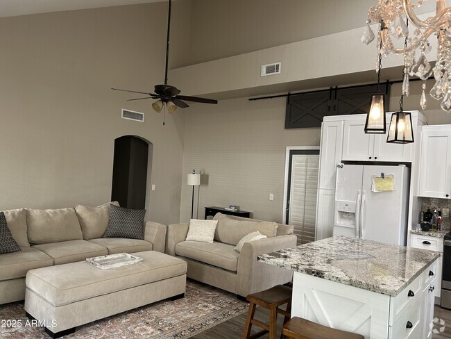 Building Photo - 826 E Rockwell Dr Rental