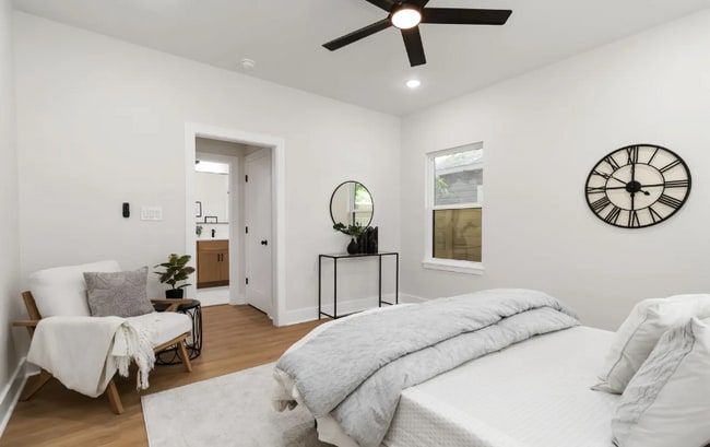 Photo - 237 Carle Ave