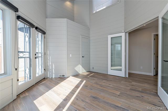 Photo - 541 Monroe St