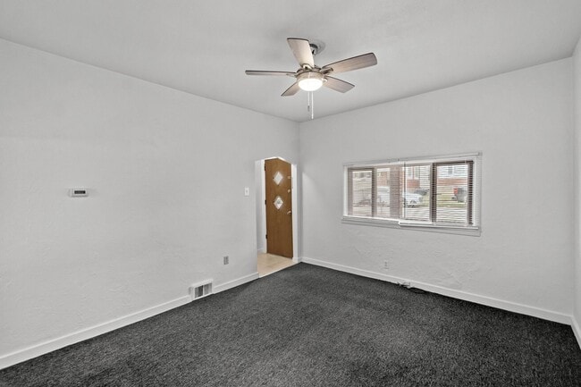 Photo - MOVE IN SPECIAL! SCORE HALF OFF 1ST MONTH'...