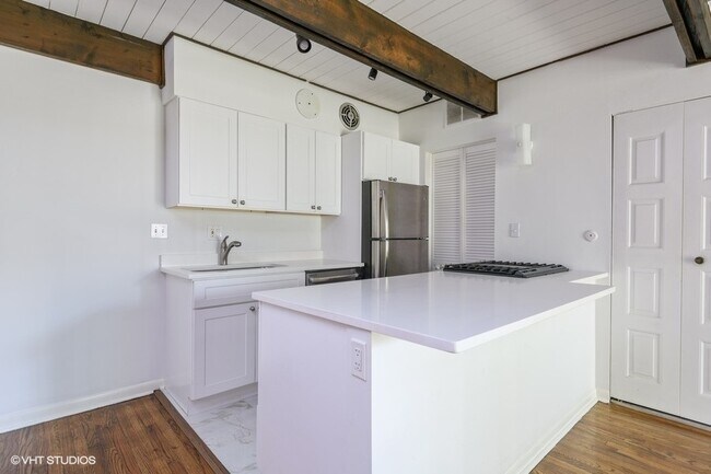 Photo - 1257 W Belden Ave Unit 10