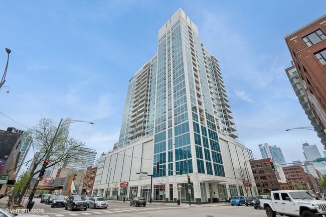Photo - 757 N Orleans St Unidad 802 Rental