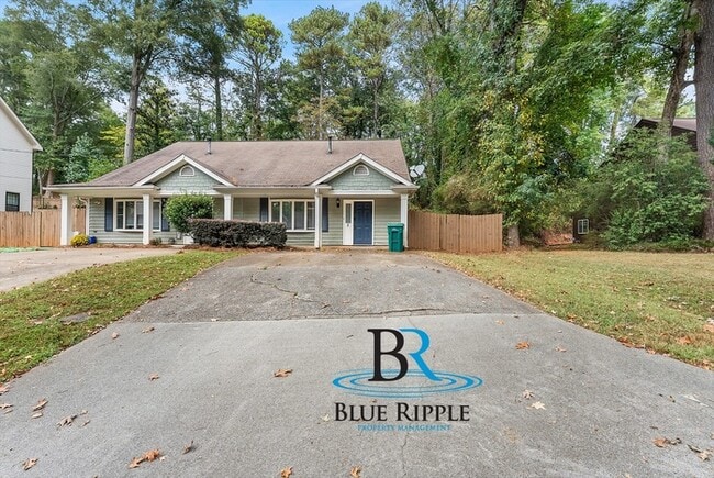 Building Photo - Spacious 3BR/2Bth Prime Smyrna Location on...