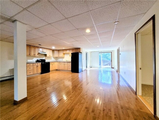 Photo - 196 Angell Rd Unidad 1