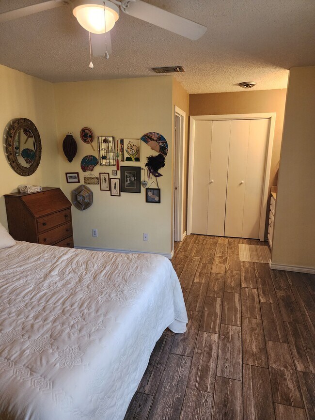 Photo - 603 Continental Dr