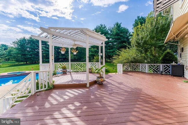 615 Nalls Farm Way