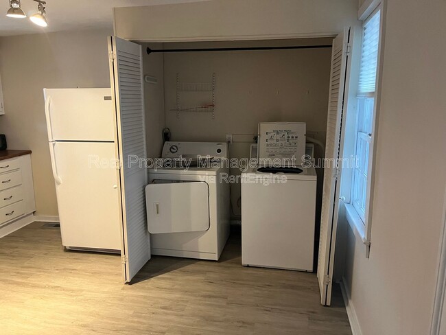 Photo - 401 N Augusta St Unit Apt B