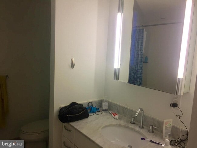 Photo - 219 S 18th St Unidad 517