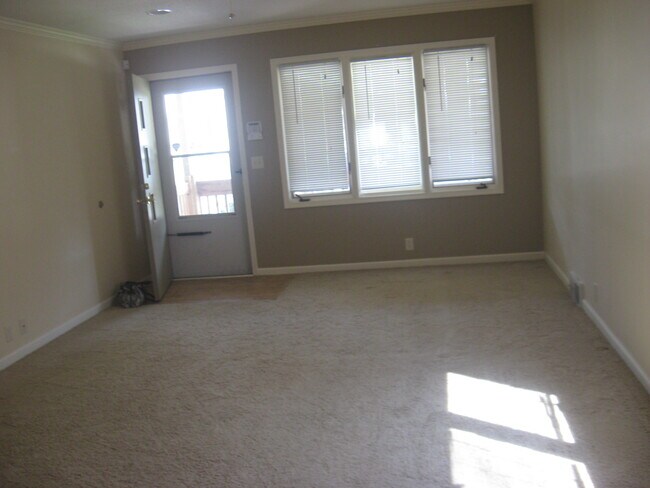 Photo - 5633 Parker St