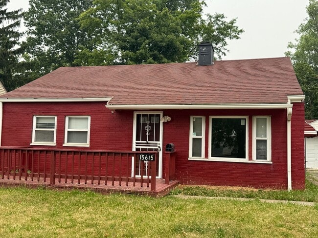 Building Photo - LEE/HARVARD 2 BED SINGLE HOME