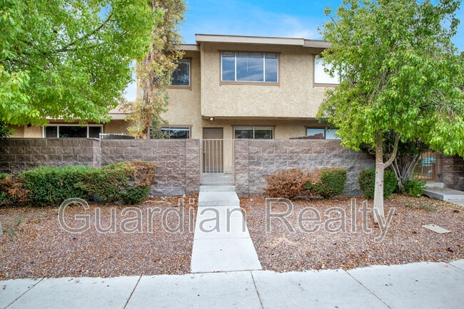 Building Photo - 2209 Tall Pine Dr Rental