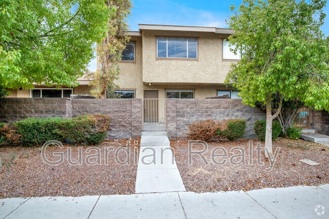 Building Photo - 2209 Tall Pine Dr Rental