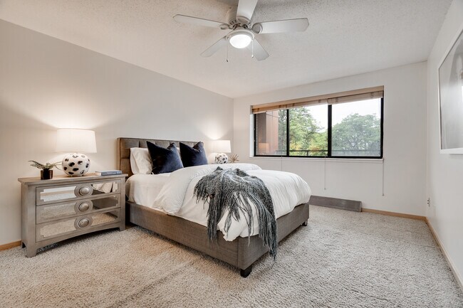 311 Kenwood Pkwy