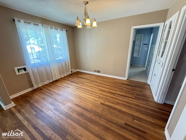 Photo - West Yakima 3-Bedroom Home with Spacious Living Areas