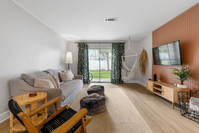 Building Photo - 405 Flagler Blvd Rental